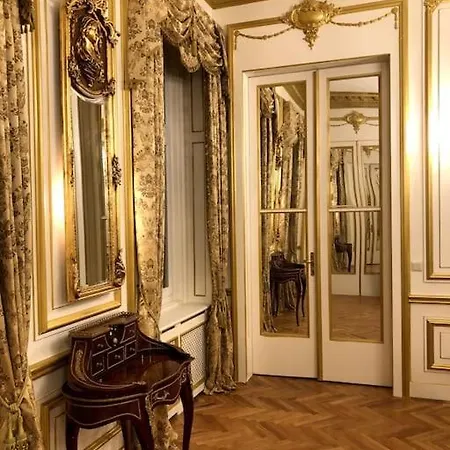 Apartamento Baroque Danube Panorama Red *