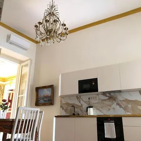 Baroque Danube Panorama Red Apartament