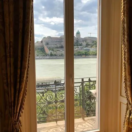 Baroque Danube Panorama Red Apartmán *